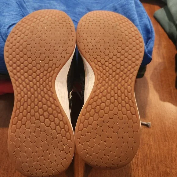 Sz 5 Boys New Balance- GUC - Picture 3 of 4